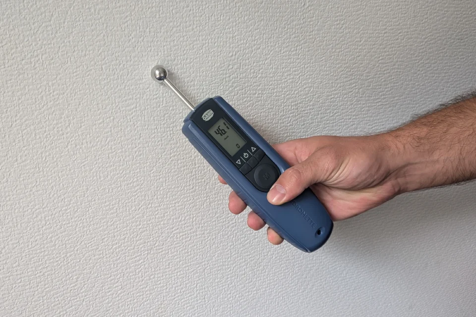 Hygromètre Hydromette BL Compact B2 pour mesurer l'humidité des murs, sols et plafonds sans destruction