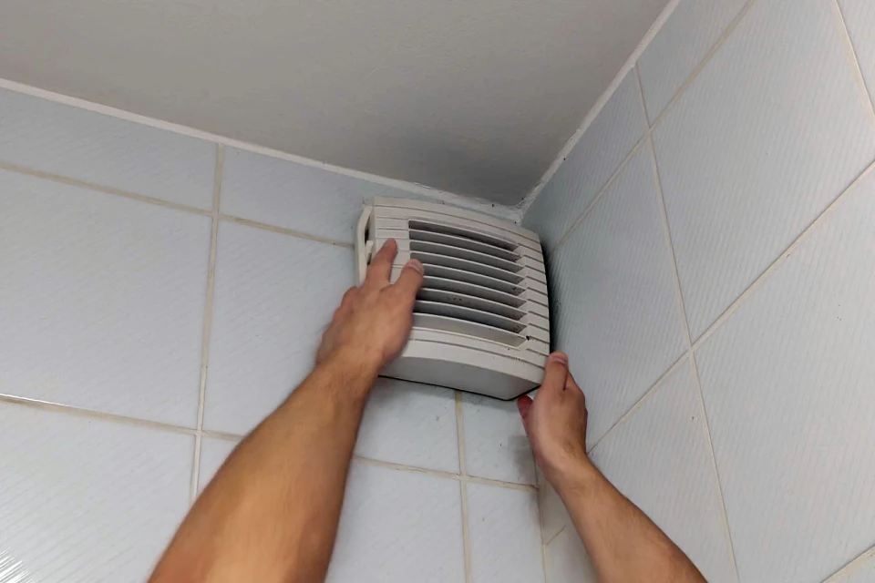 Intervention pour l'inspection et le remplacement d'un système de ventilation